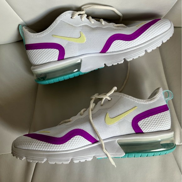 Nike Shoes - Nike air max